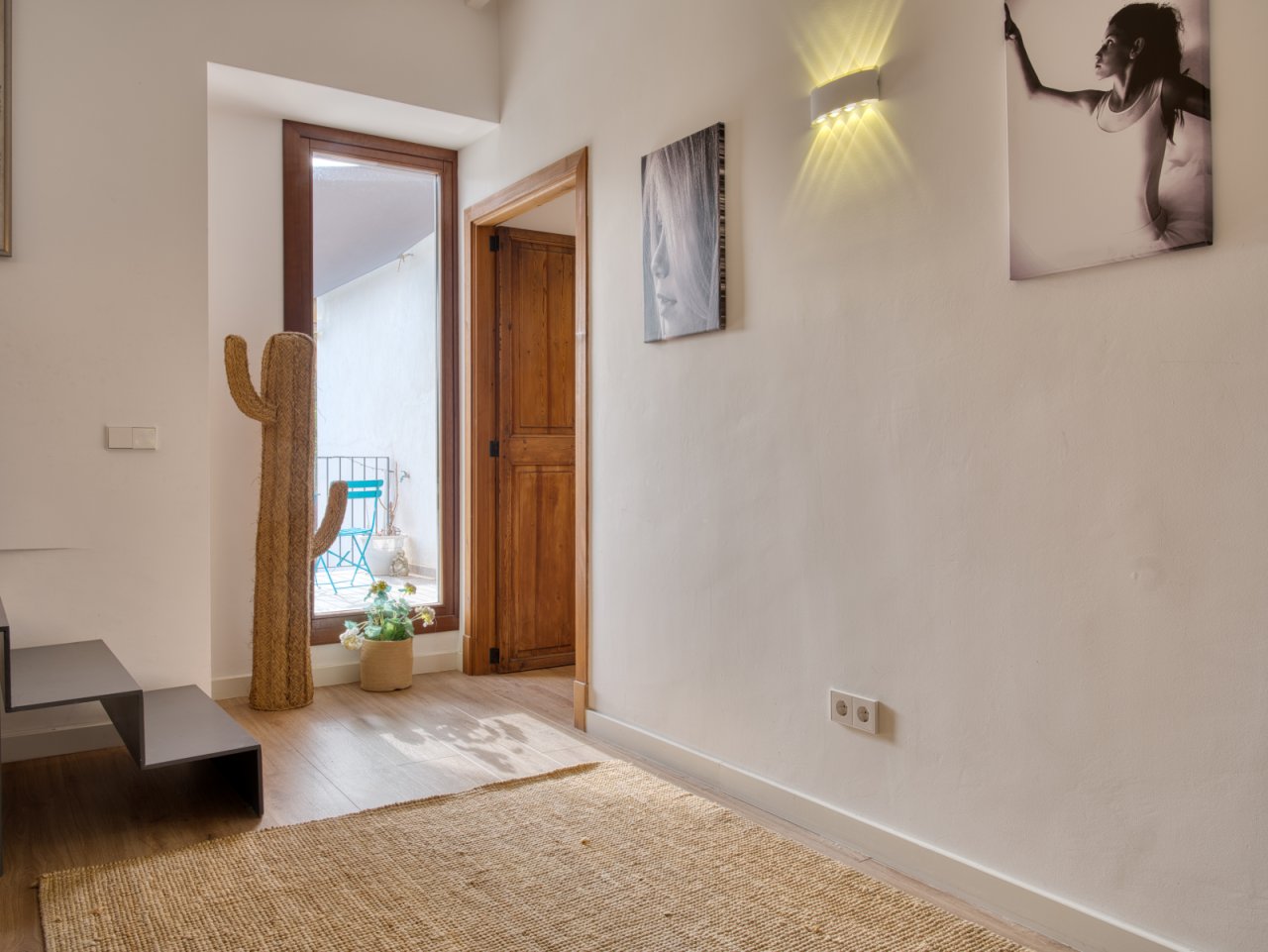 Bright entrance with direct balcony access, elegant wooden doors, and well-thought-out room flow. Bright entrance with direct balcony access, elegant wooden doors, and well-thought-out room flow.
