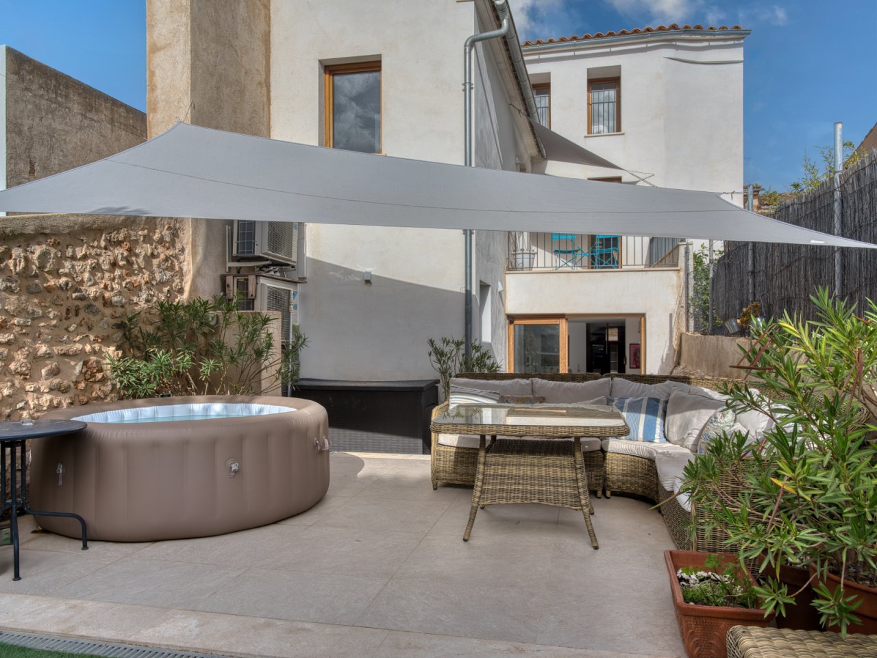 Exclusive outdoor area with wellness zone and covered lounge area Exclusive outdoor area with wellness zone and covered lounge area