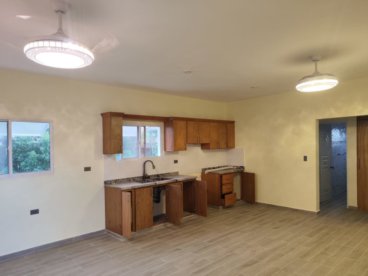 Modern kitchen with functional work surface and high-quality built-in appliances Modern kitchen with functional work surface and high-quality built-in appliances