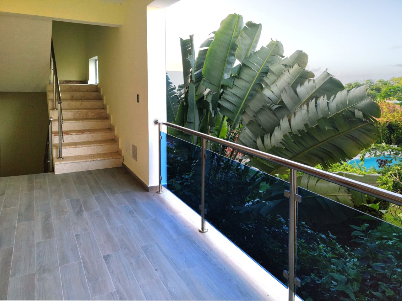 Modern staircase with floor-to-ceiling glass railings and panoramic view Modern staircase with floor-to-ceiling glass railings and panoramic view