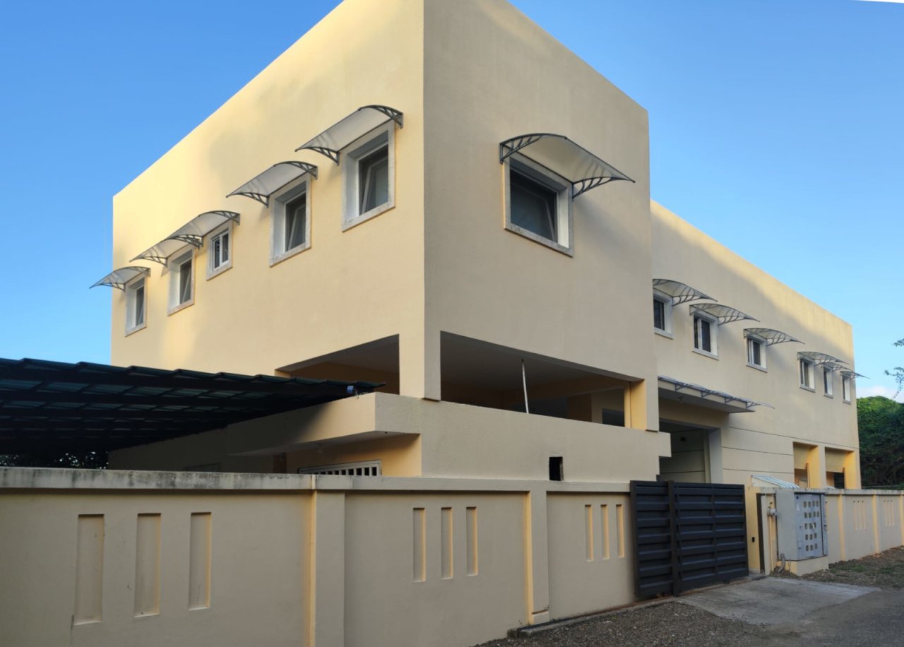 Modern architecture with intelligent facade design and thoughtful sun protection Modern architecture with intelligent facade design and thoughtful sun protection