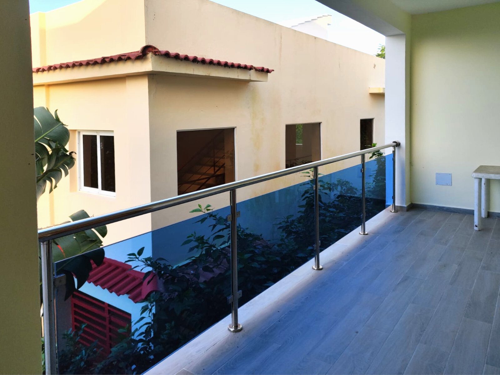 Modern gallery with panoramic glazing and stainless steel railing Modern gallery with panoramic glazing and stainless steel railing