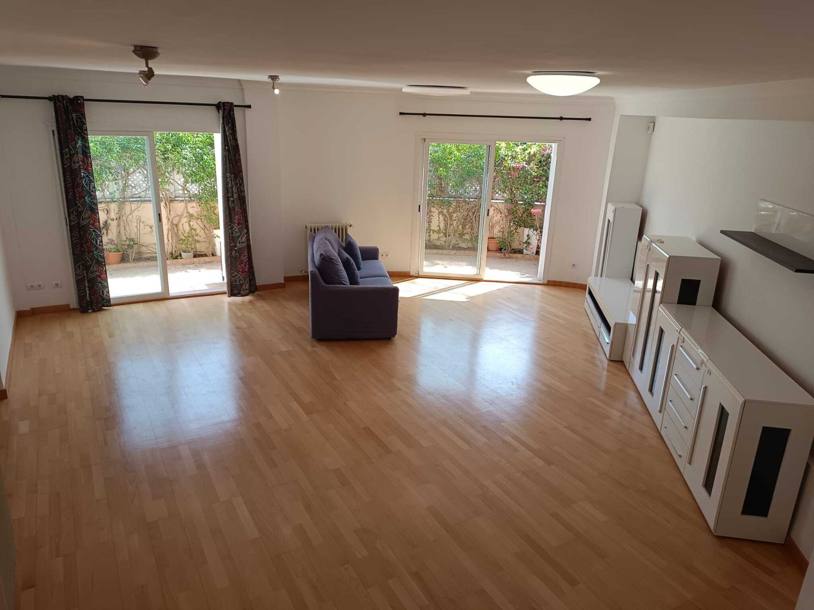 Bright living room with terrace access and practical layout