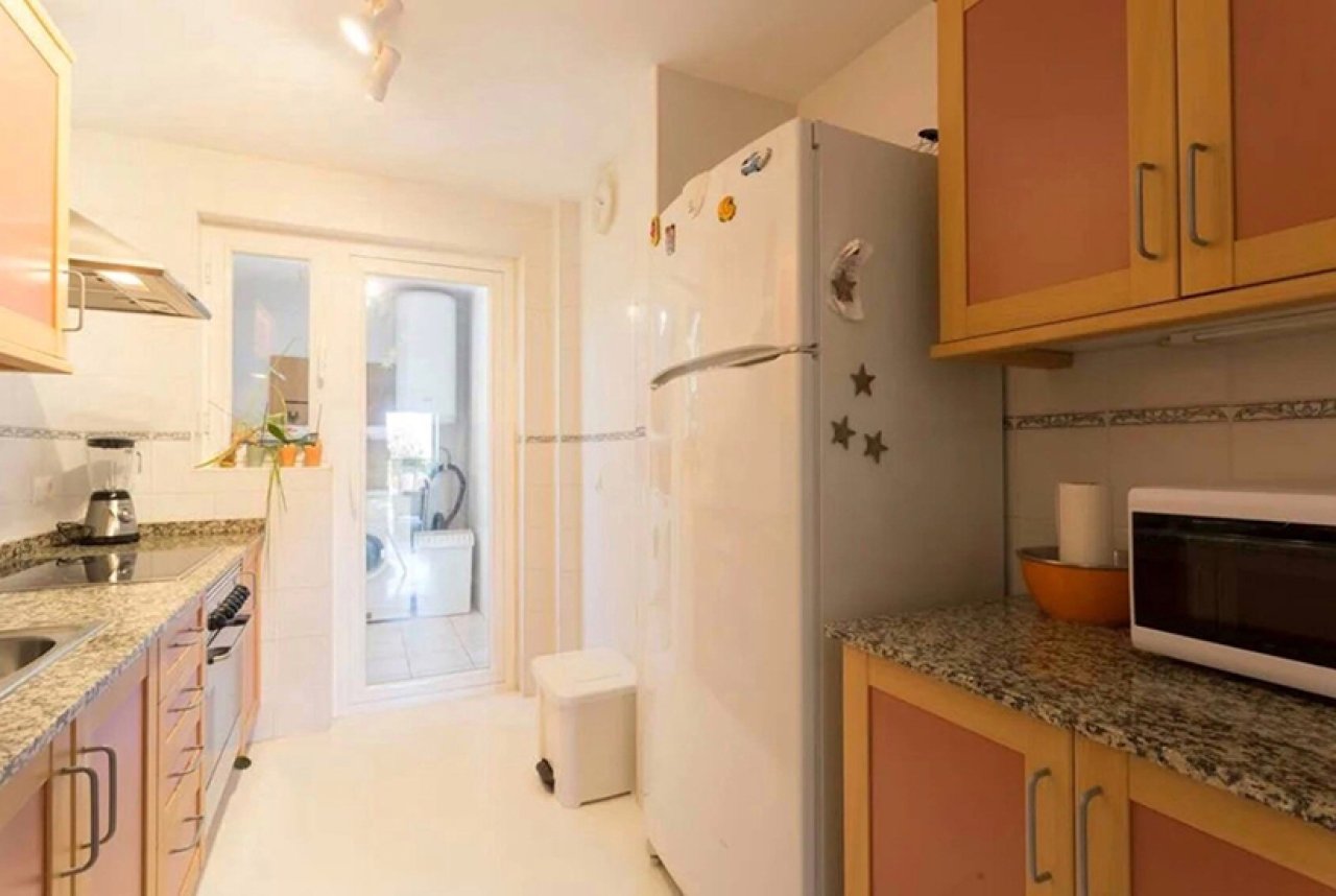 Practical kitchen with a well-thought-out workflow and ample workspace