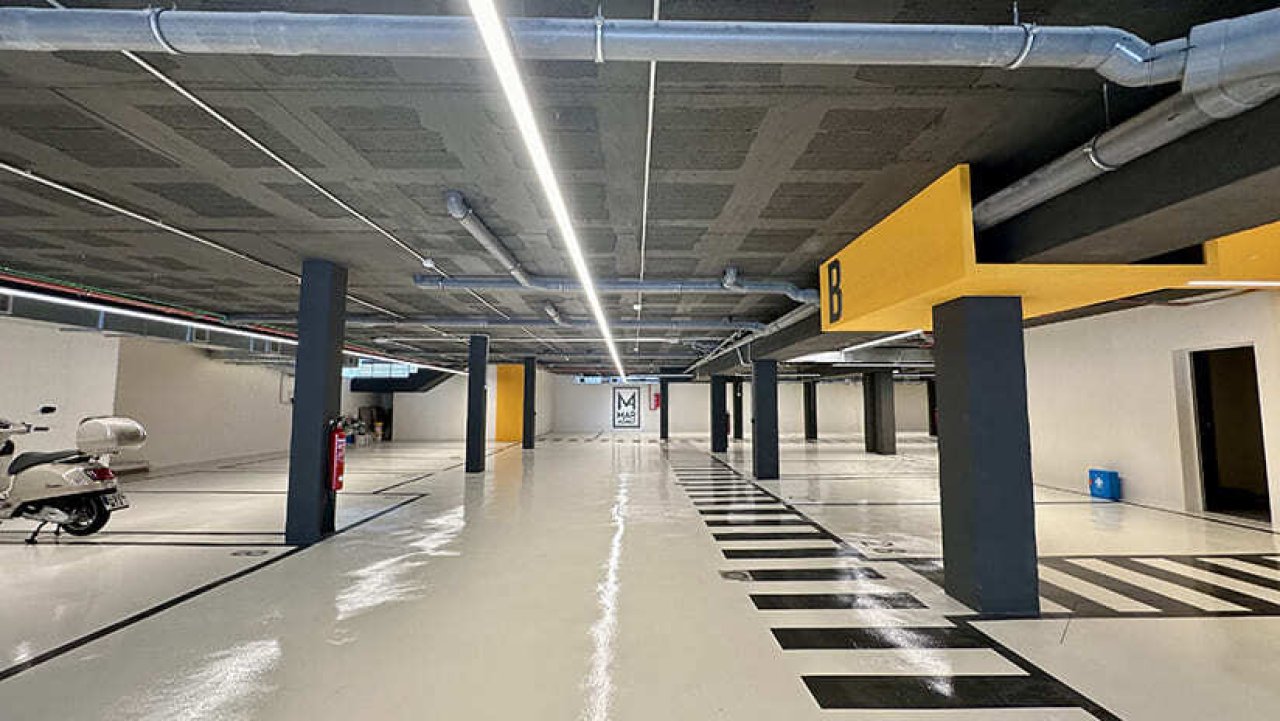 Modern underground parking area with intelligent pillar structure and well-designed lighting system Modern underground parking area with intelligent pillar structure and well-designed lighting system