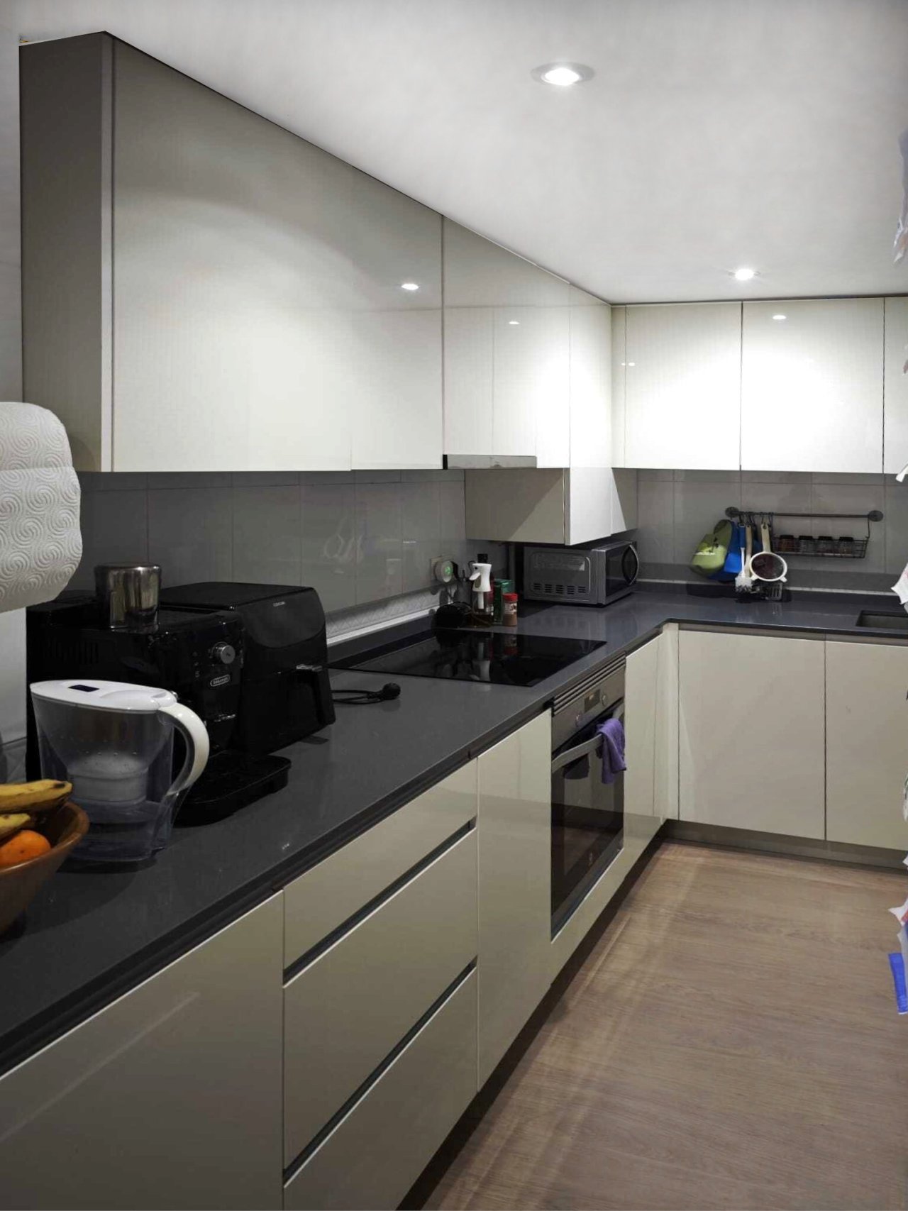 Modern kitchen with well-thought-out workflow and high-quality equipment