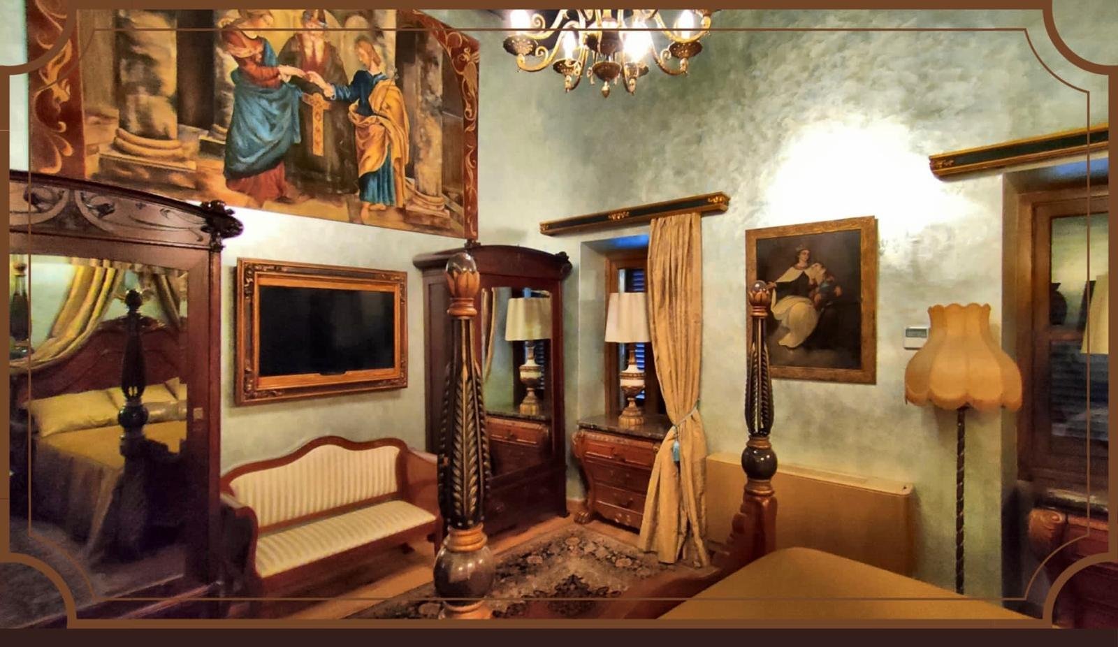 Elegant bedroom with authentic vaulted elements and a prestigious ceiling height Elegant bedroom with authentic vaulted elements and a prestigious ceiling height
