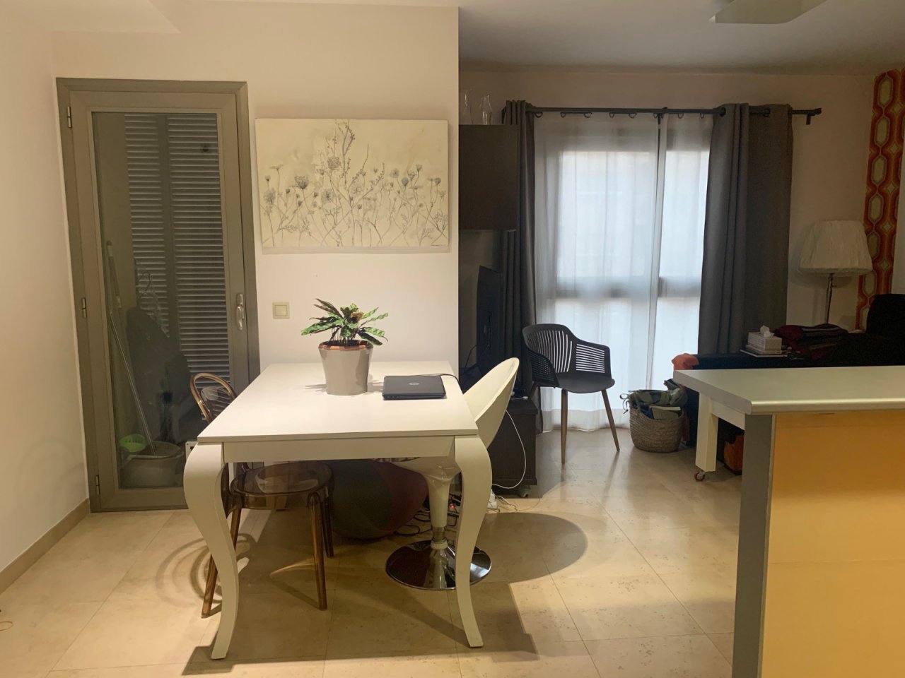Living and working area with optimal space utilization and direct terrace access Living and working area with optimal space utilization and direct terrace access