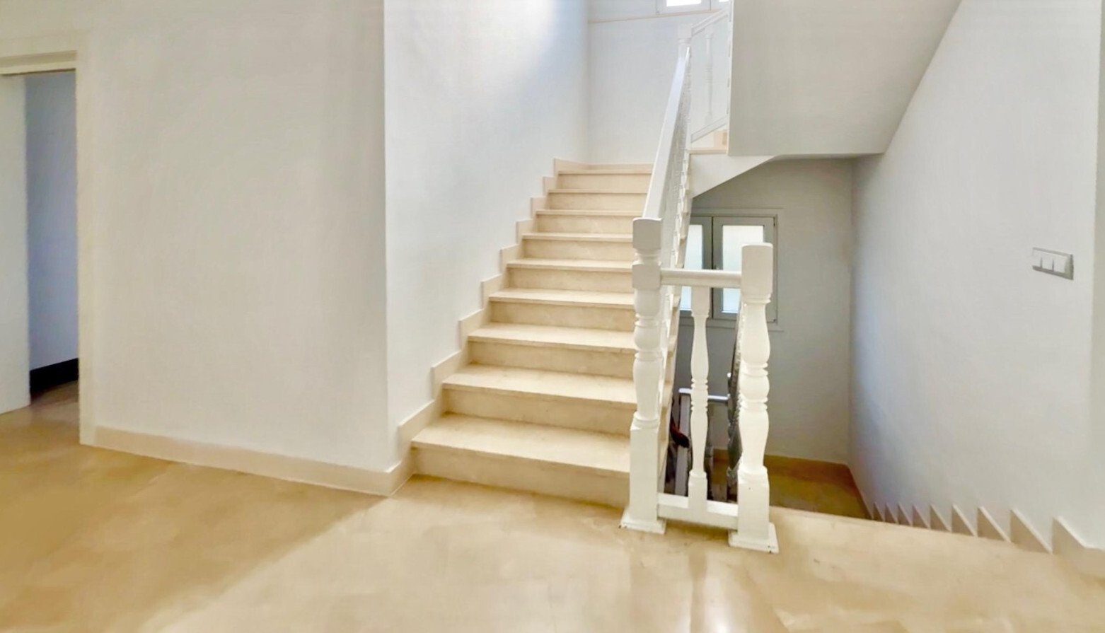 Elegant staircase hall with a well-designed layout and high ceiling design Elegant staircase hall with a well-designed layout and high ceiling design