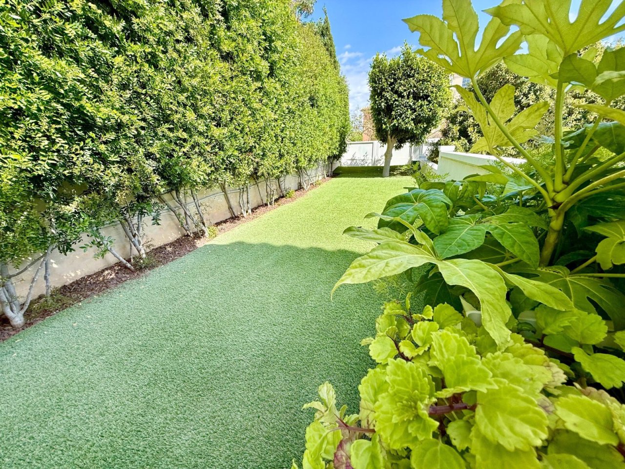 Enchanted garden with perfectly designed hedge structures and low-maintenance lawn area Enchanted garden with perfectly designed hedge structures and low-maintenance lawn area