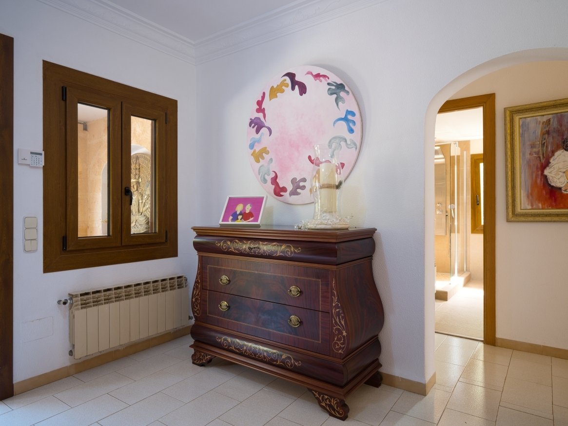 Bright corridor area with elegant archways and high-quality wood-framed door elements