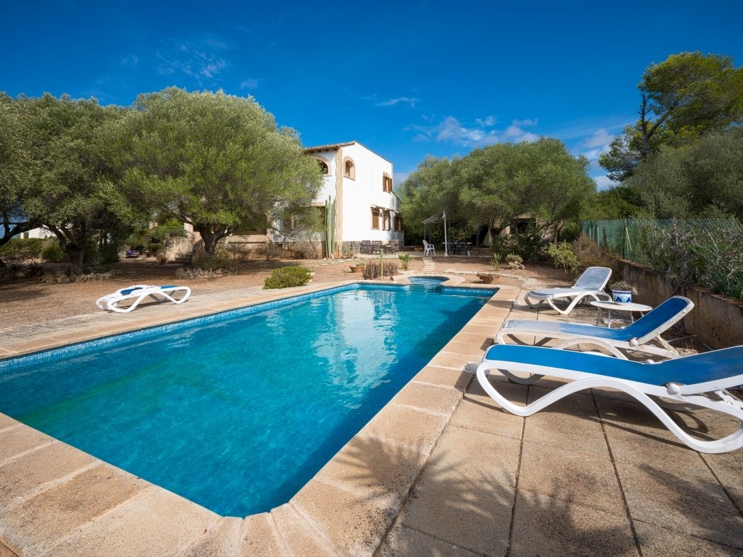 Refreshing oasis with a large pool area and plenty of space to relax