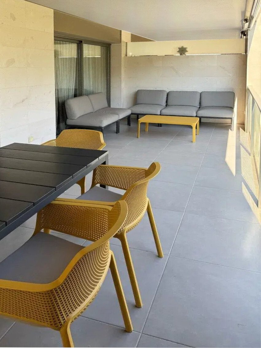 Modern communal area with flexible space usage and large windows Modern communal area with flexible space usage and large windows