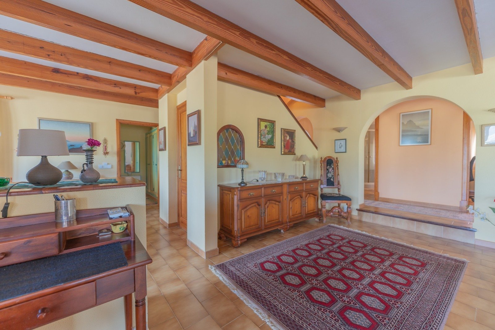 Characterful entrance hall with massive wooden beams and versatile room zones Characterful entrance hall with massive wooden beams and versatile room zones
