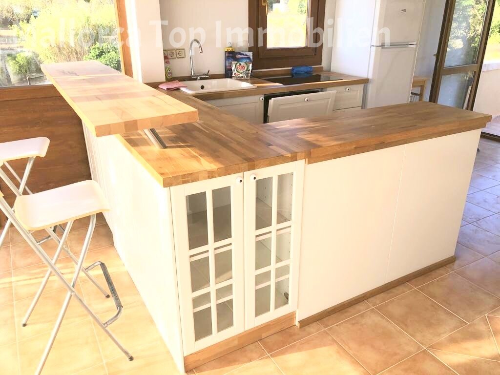 Open kitchen with a central island and direct access to the outdoor area