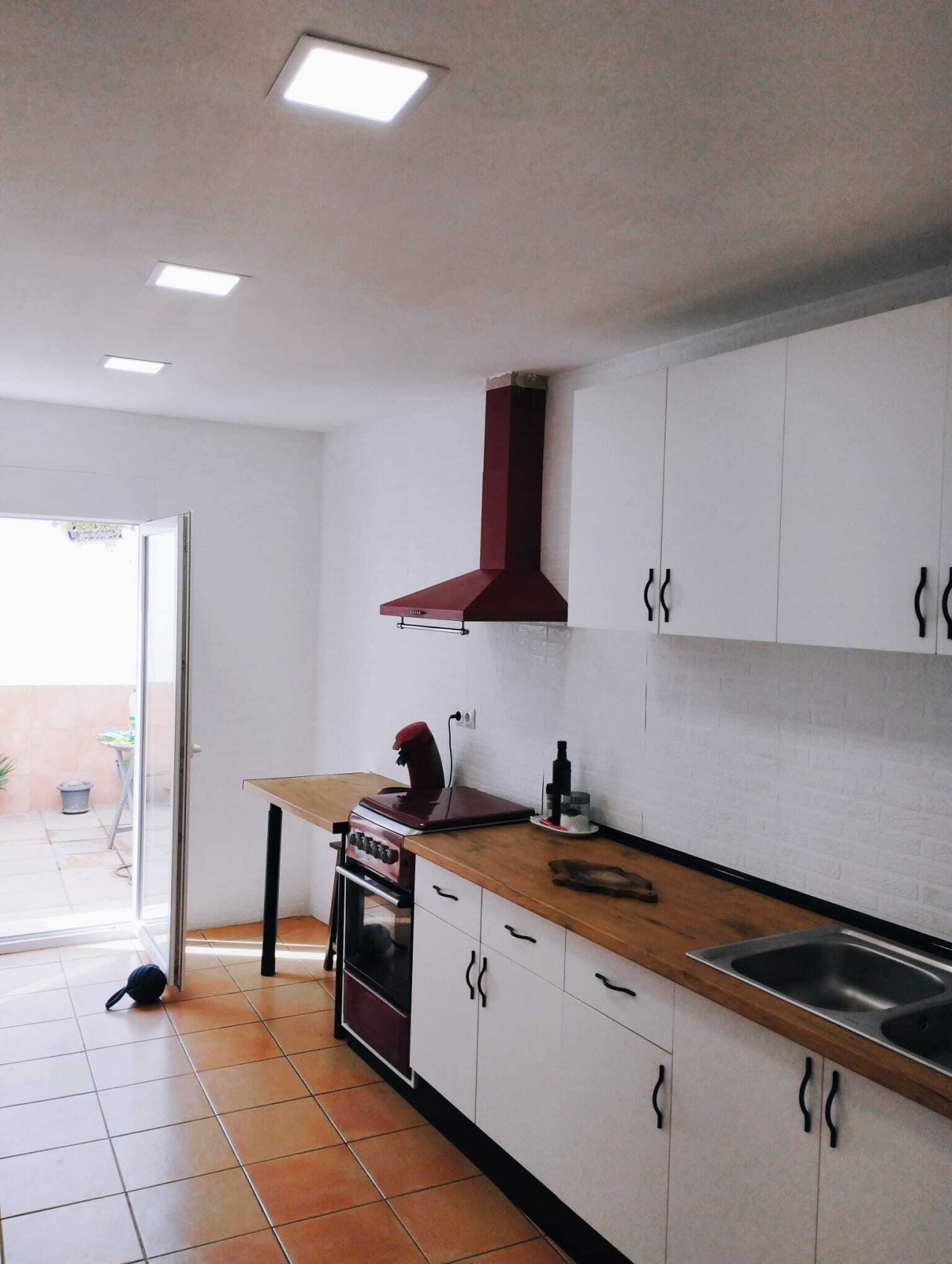 Modern kitchen with well-thought-out workflow and high-quality equipment