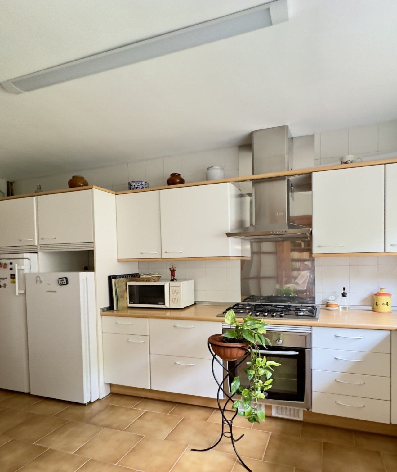 Modern kitchen with island character – efficient workflows and high-quality equipment
