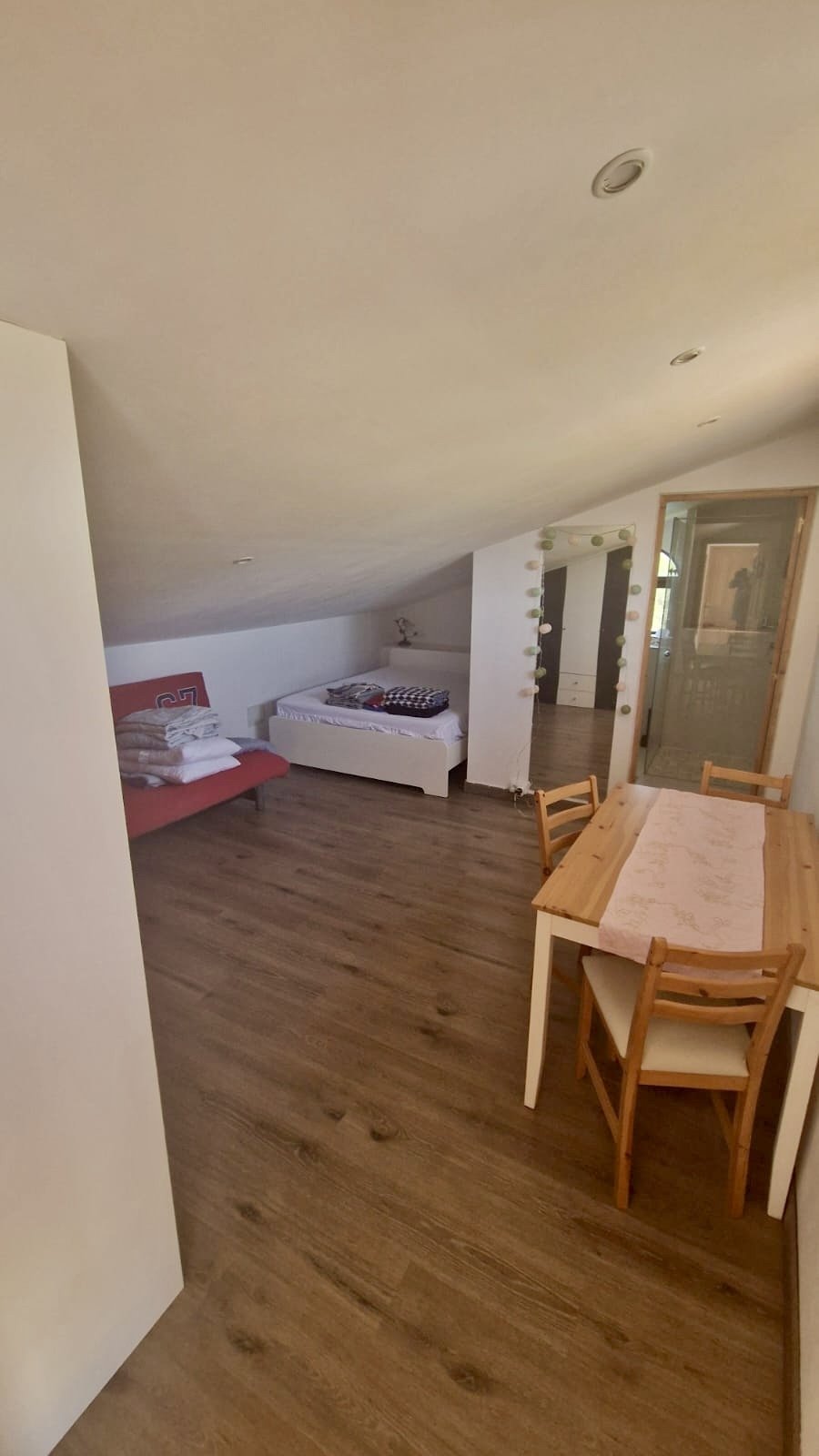 Attic with intelligent layout and versatile usage options
