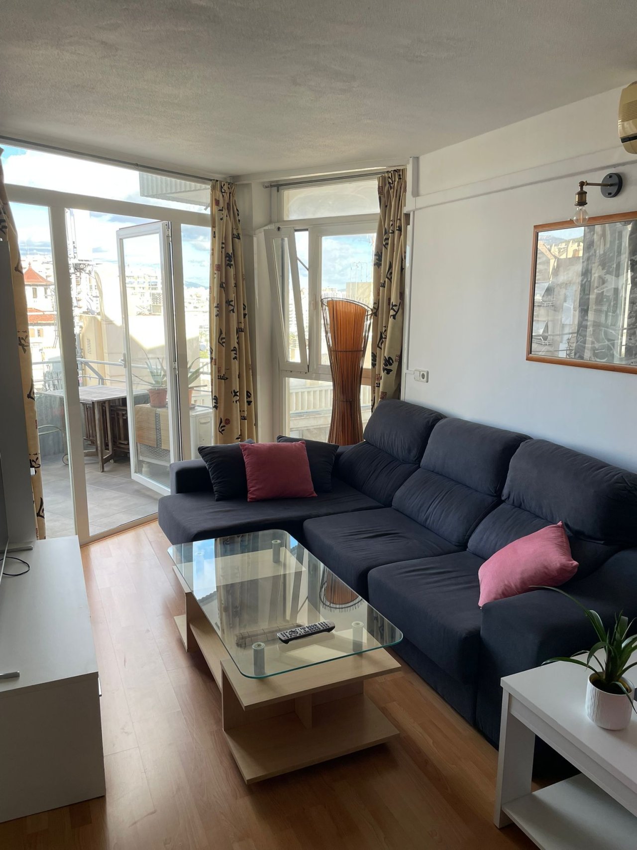 Bright living room with direct balcony access – large window front for maximum brightness Bright living room with direct balcony access – large window front for maximum brightness