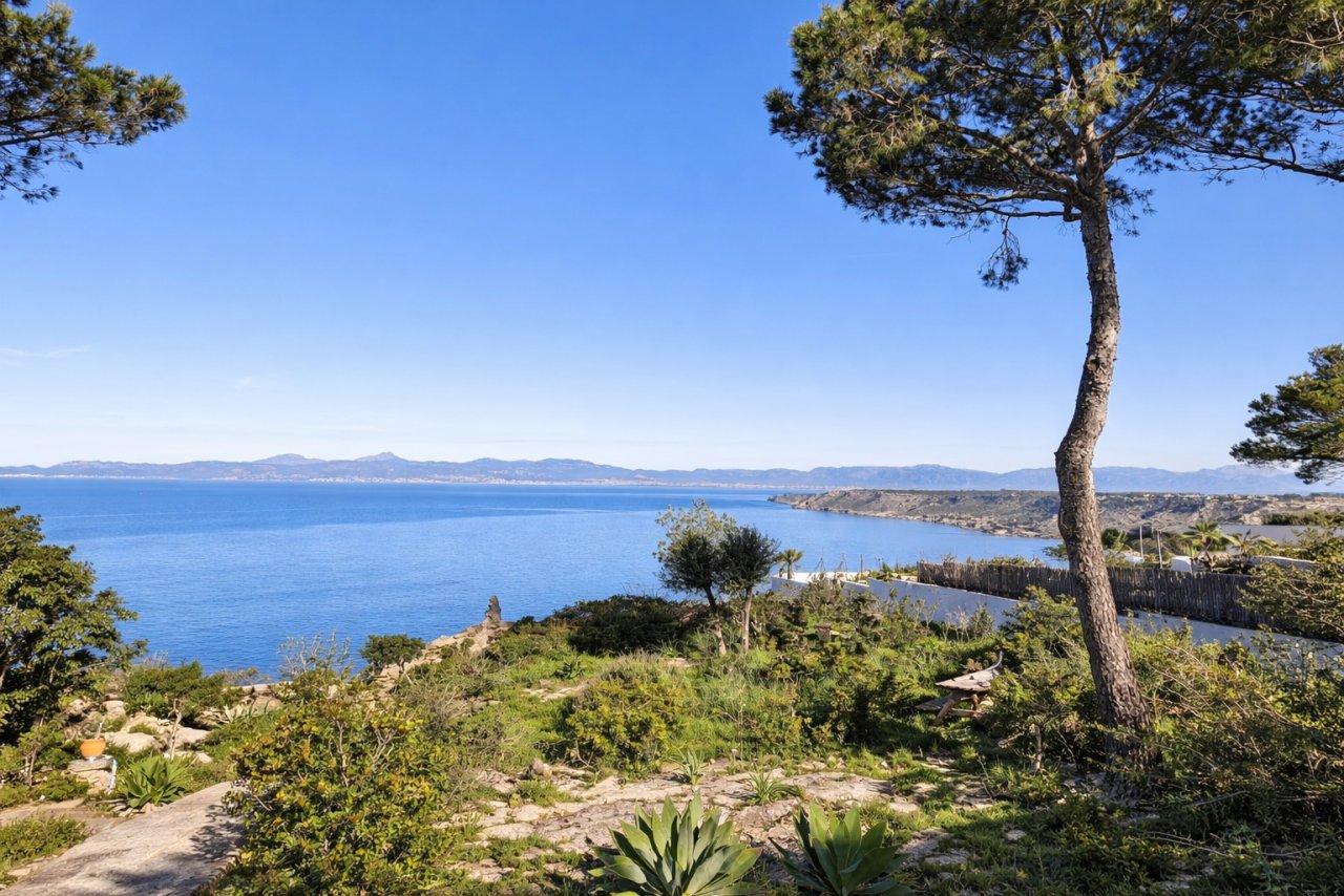 Dreamy hillside location with unobstructed sea views and Mediterranean vegetation Dreamy hillside location with unobstructed sea views and Mediterranean vegetation