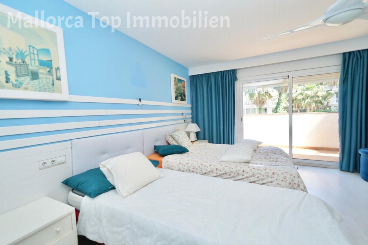 Bright bedroom with direct terrace access – large glazing for maximum brightness and airiness