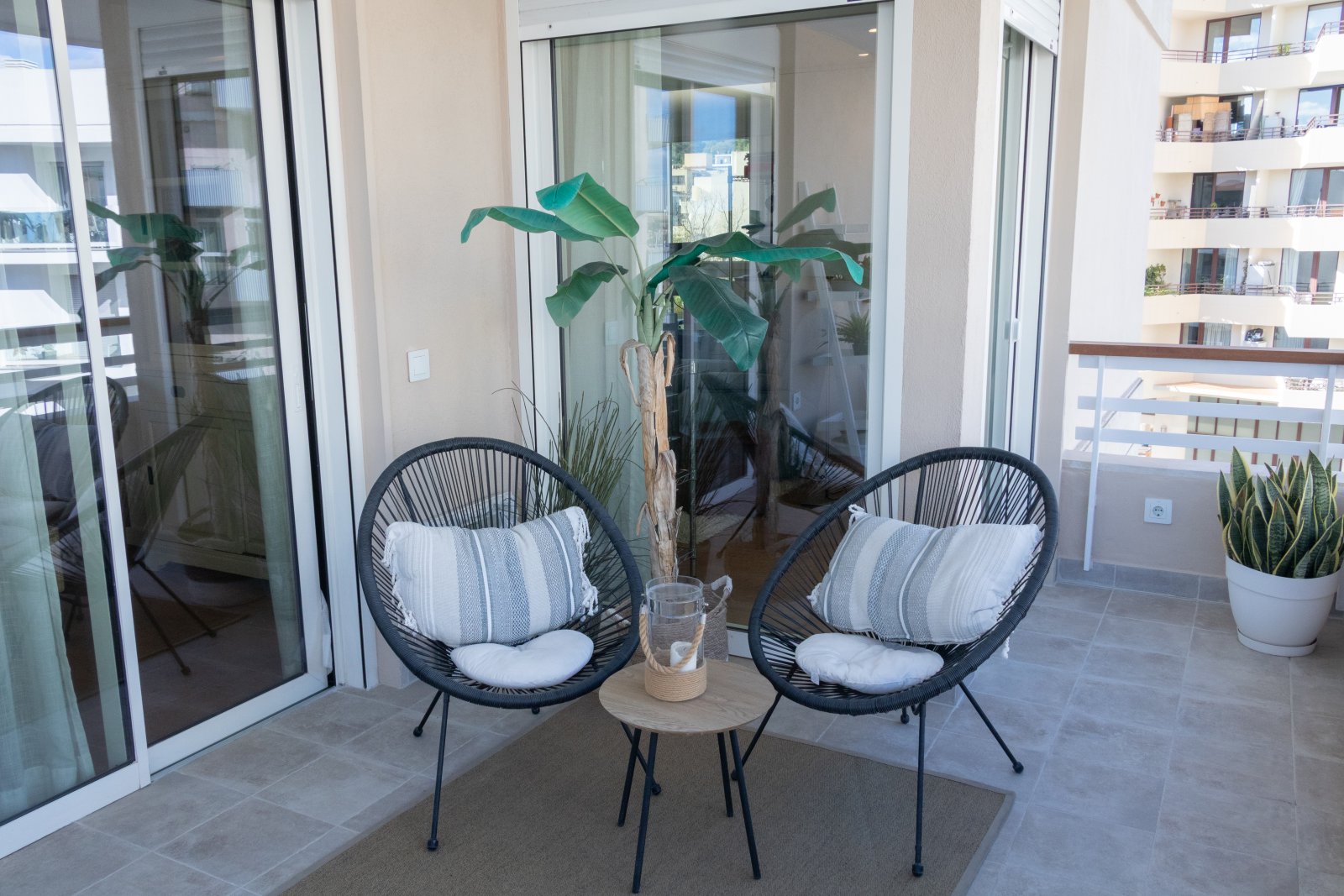 Modern loggia system with large glass surfaces and unobstructed view Modern loggia system with large glass surfaces and unobstructed view