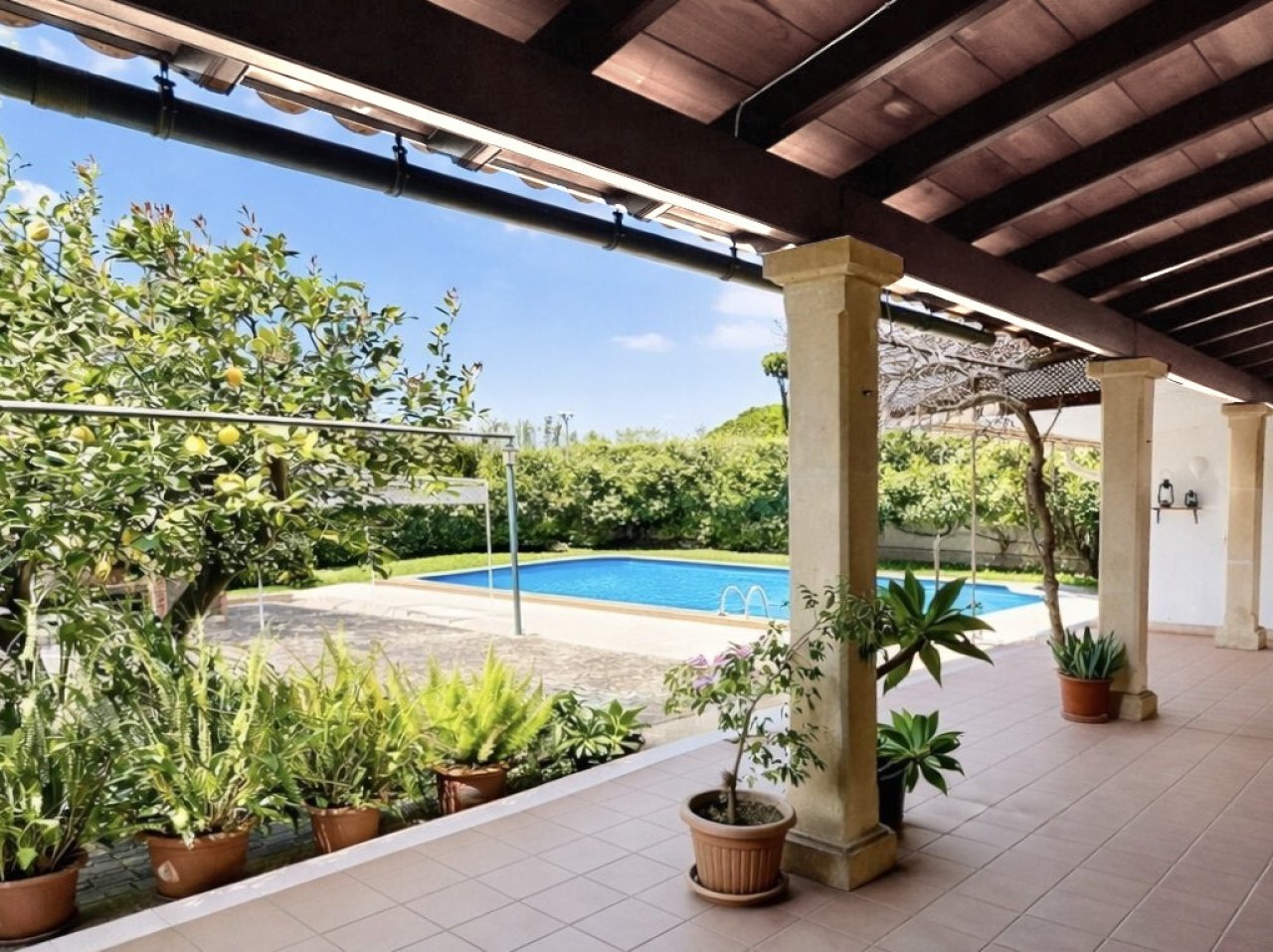 Covered pool terrace with direct pool access and safety devices Covered pool terrace with direct pool access and safety devices