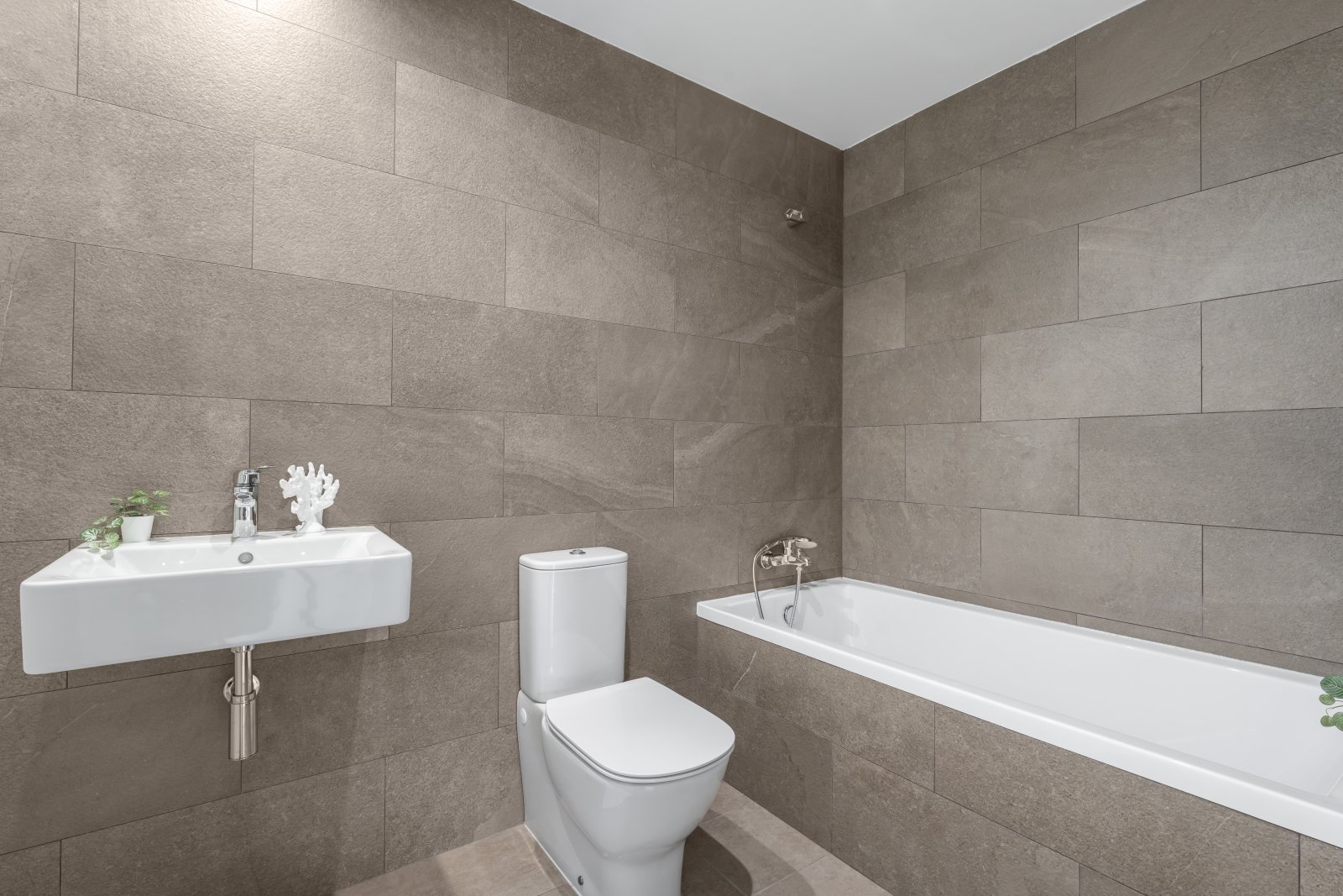 Modern bathroom with freestanding bathtub and high-quality tiling Modern bathroom with freestanding bathtub and high-quality tiling