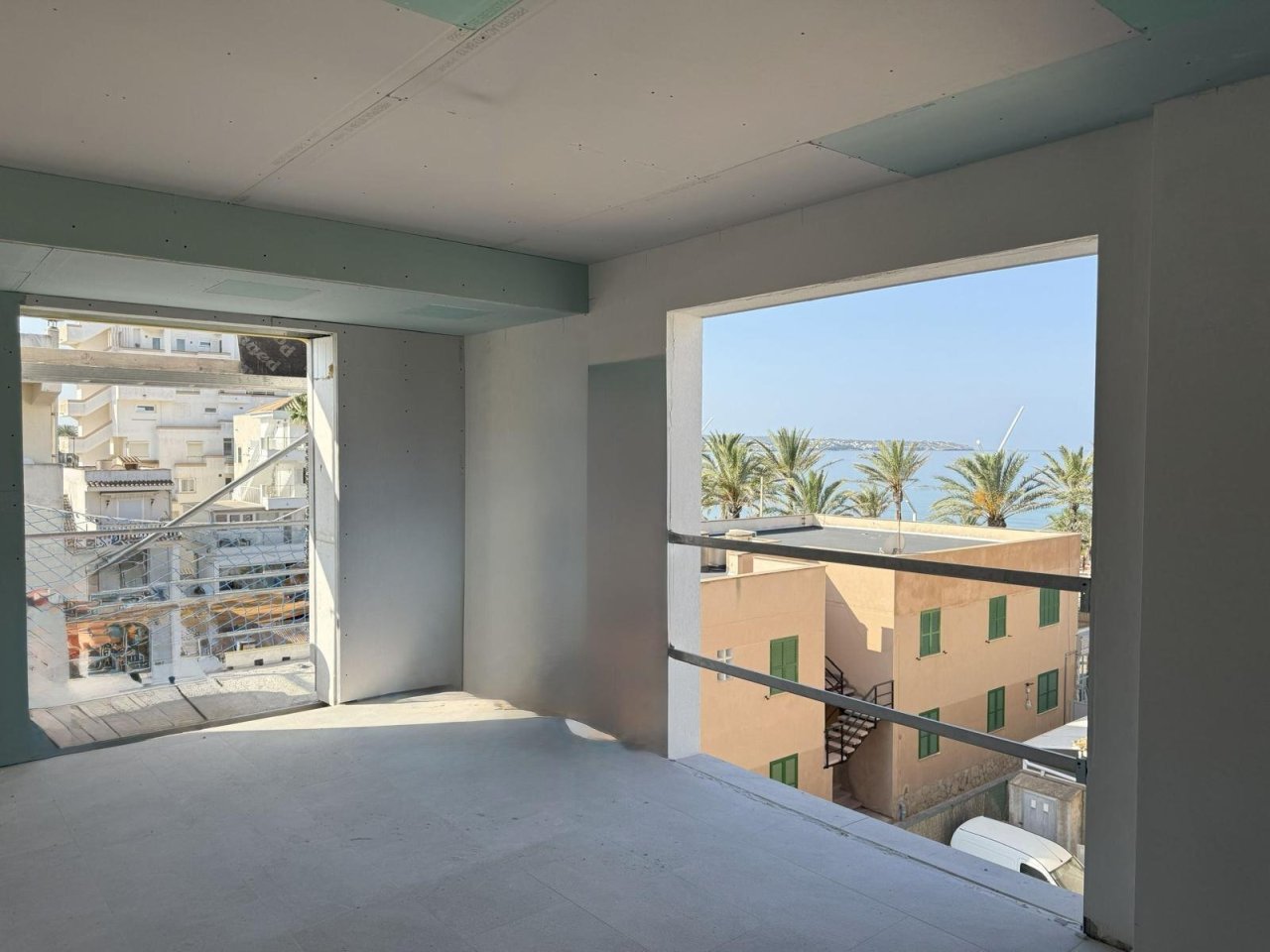 Bright living space with direct terrace access and sea view