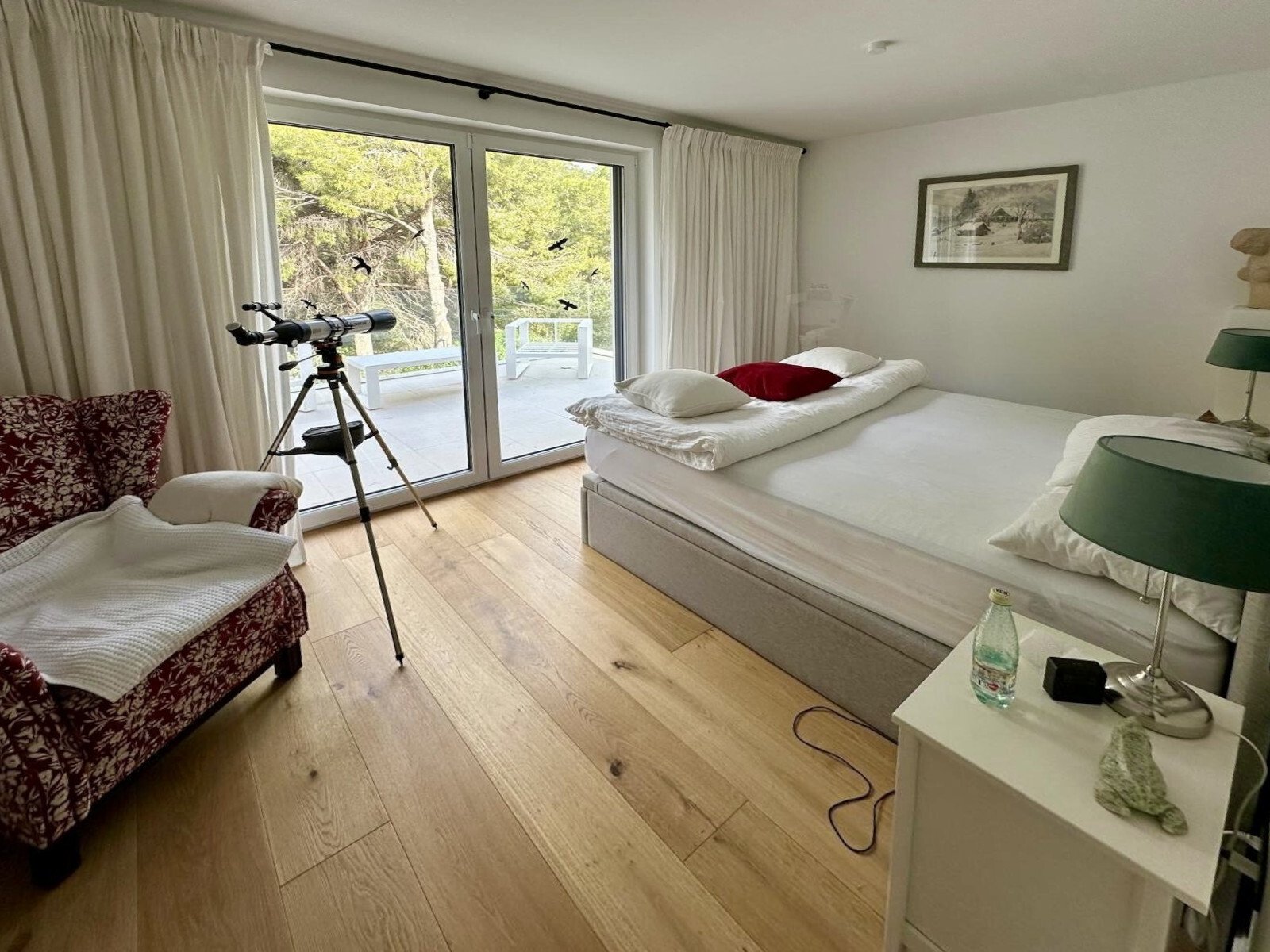 Bedroom with panoramic windows and direct terrace access – natural light and view included Bedroom with panoramic windows and direct terrace access – natural light and view included