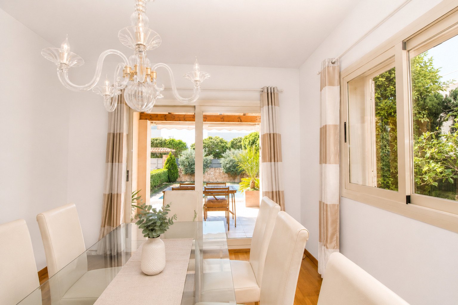 Elegant dining room with direct access to the terrace and large glass sliding doors Elegant dining room with direct access to the terrace and large glass sliding doors