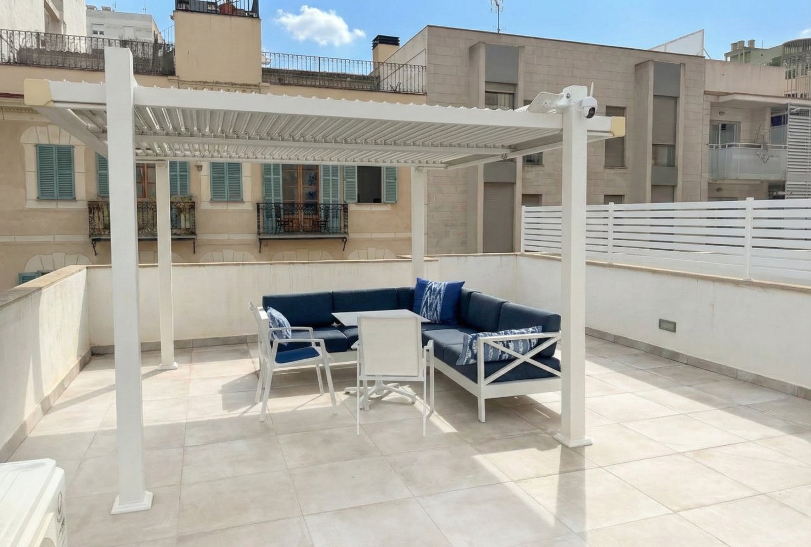 Elegant Penthouse with Rooftop Terrace and Spa in Pere Garau 