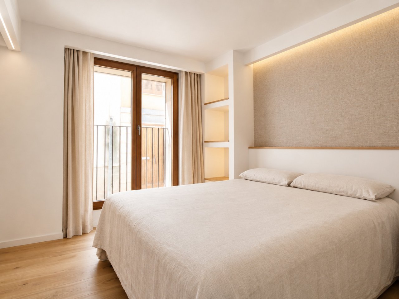 Main bedroom with balcony access and built-in niches – thoughtful room design for restful comfort Main bedroom with balcony access and built-in niches – thoughtful room design for restful comfort