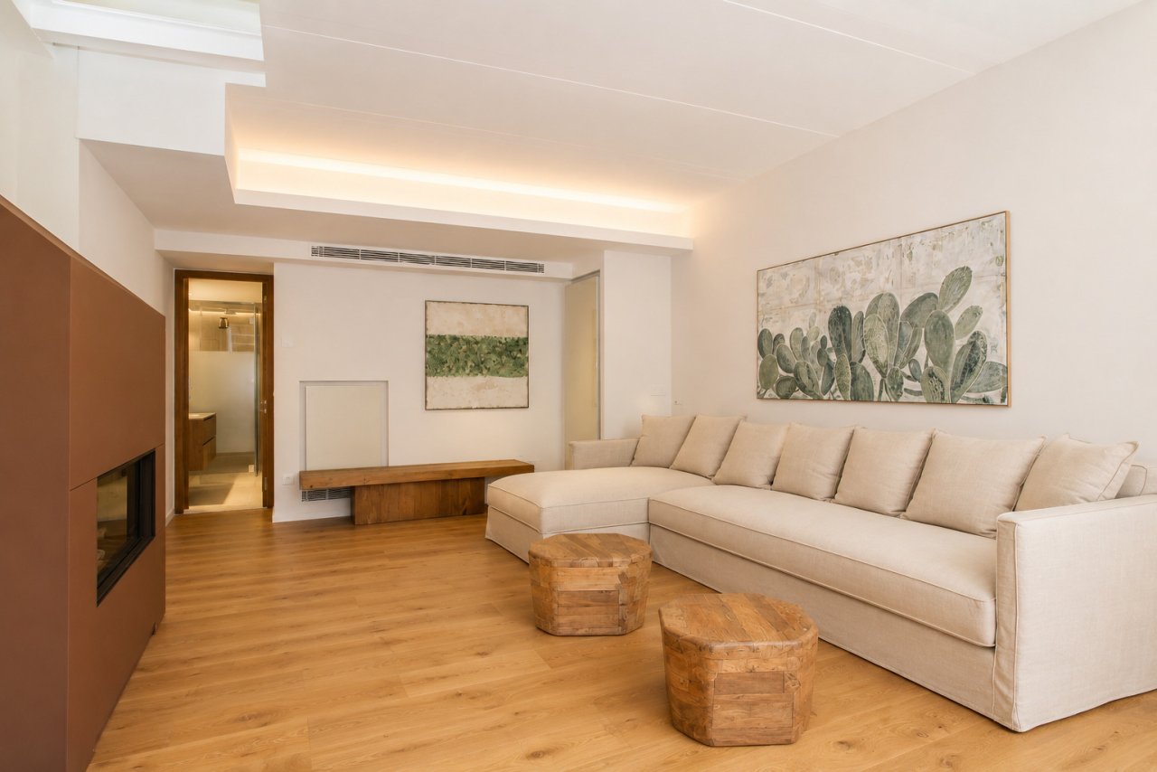 Living area with integrated fireplace and indirect ceiling lighting – comfortable room design with character Living area with integrated fireplace and indirect ceiling lighting – comfortable room design with character