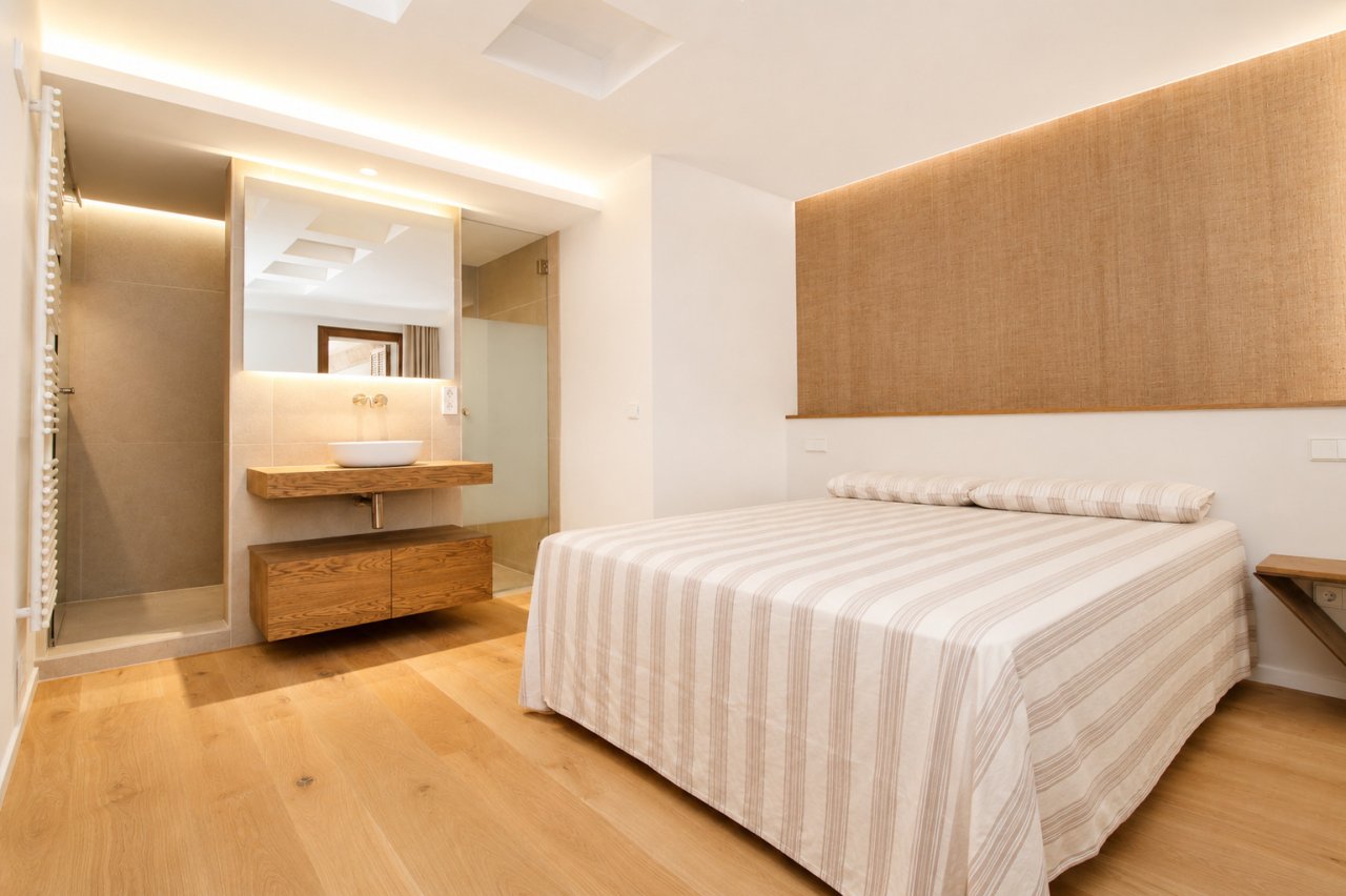 Main bedroom with integrated bathroom – luxurious layout for maximum comfort Main bedroom with integrated bathroom – luxurious layout for maximum comfort