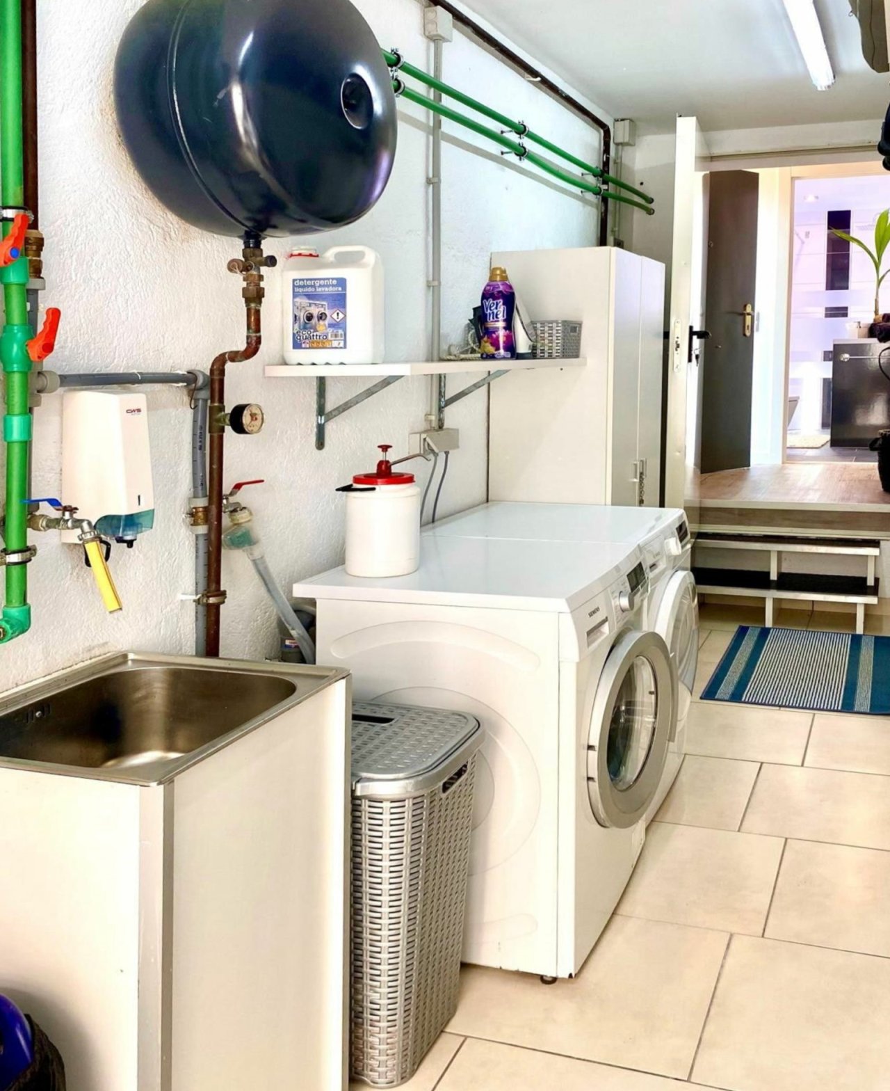 Practical laundry room with optimal layout and high-quality equipment