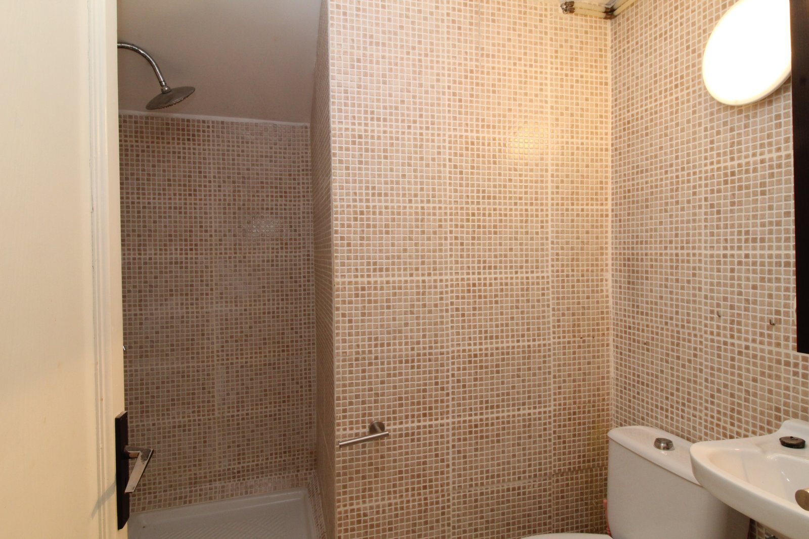 Modern shower bathroom with high-quality mosaic cladding and practical features Modern shower bathroom with high-quality mosaic cladding and practical features