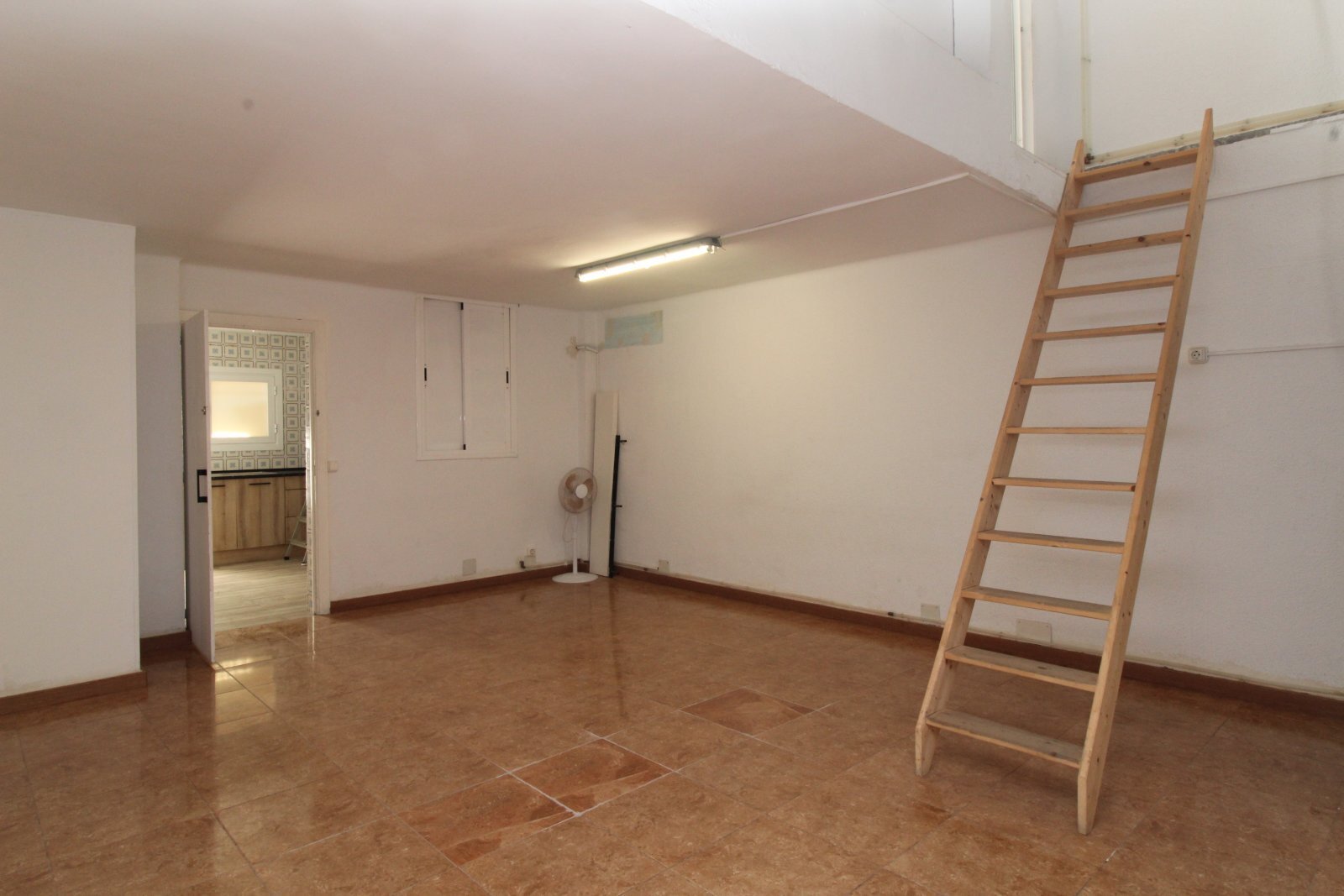 Storage with floor hatch and direct staircase – ideal space utilization Storage with floor hatch and direct staircase – ideal space utilization