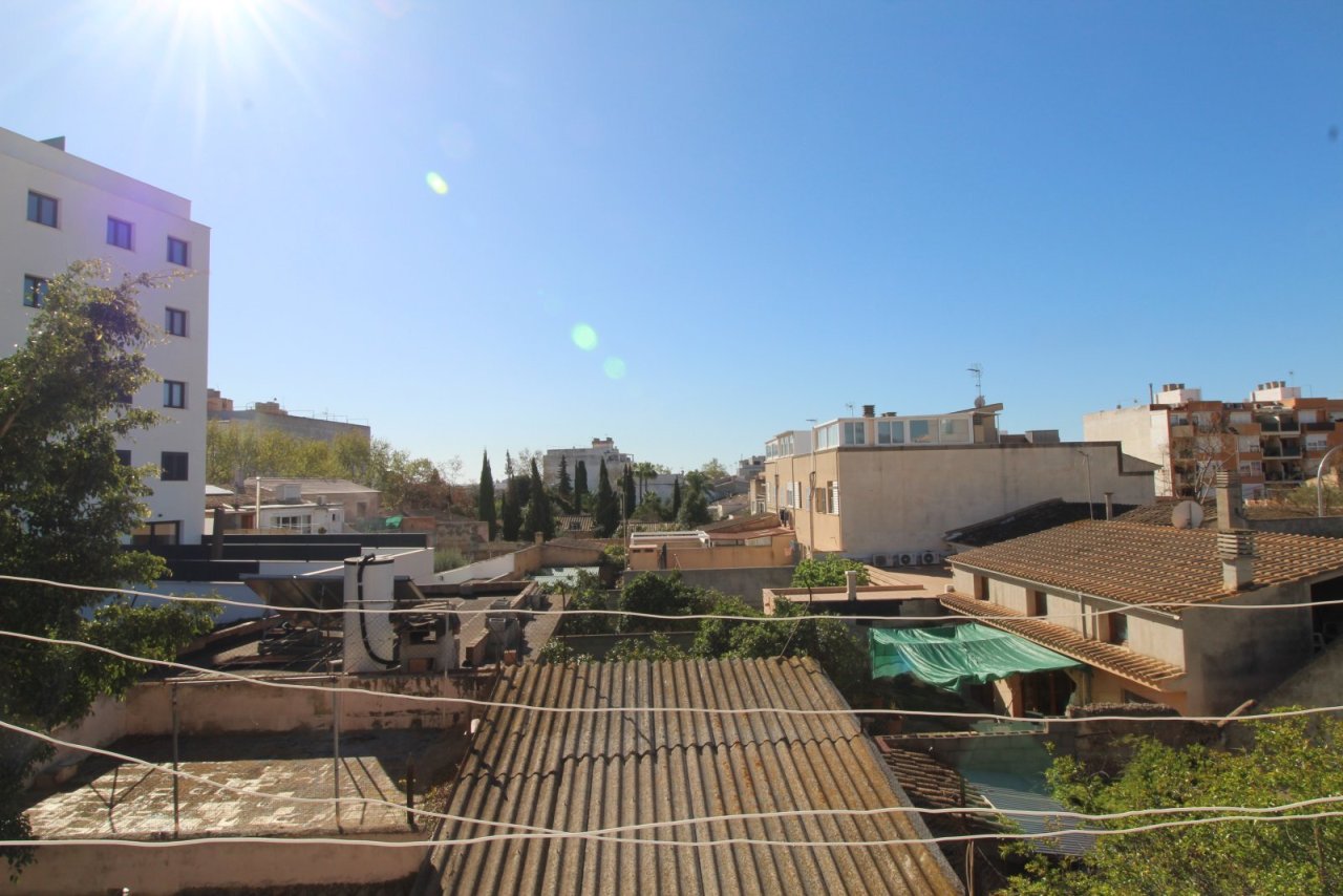Roof terrace with unobstructed distant views and open design space Roof terrace with unobstructed distant views and open design space