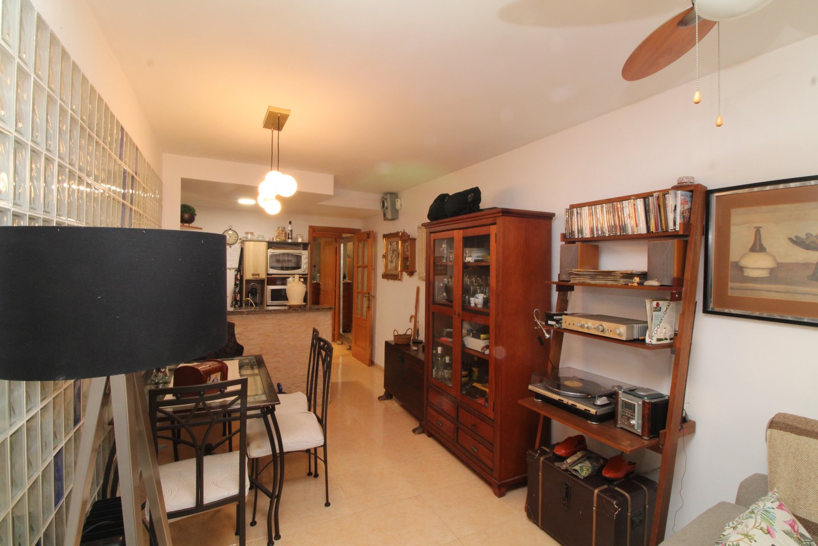 Stylish Urban Apartment with Comfort and Character in a Vibrant Setting Stylish Urban Apartment with Comfort and Character in a Vibrant Setting