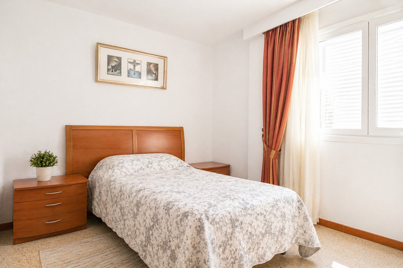 Bright bedroom with large windows and optimal daylight utilization Bright bedroom with large windows and optimal daylight utilization