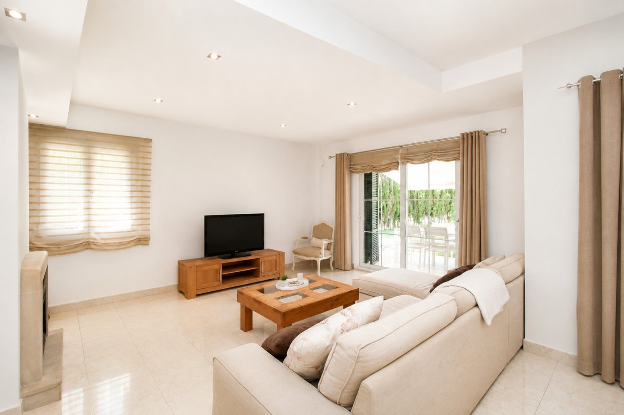 Bright living room with direct terrace access and built-in lighting