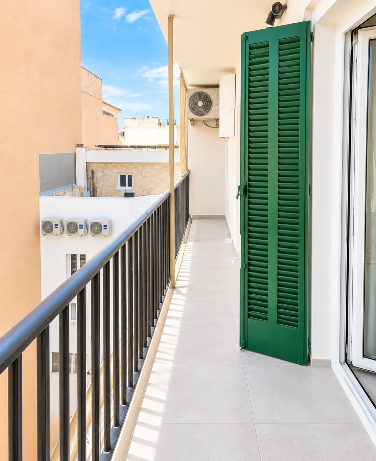 Balcony with practical storage solution and optimal climate control