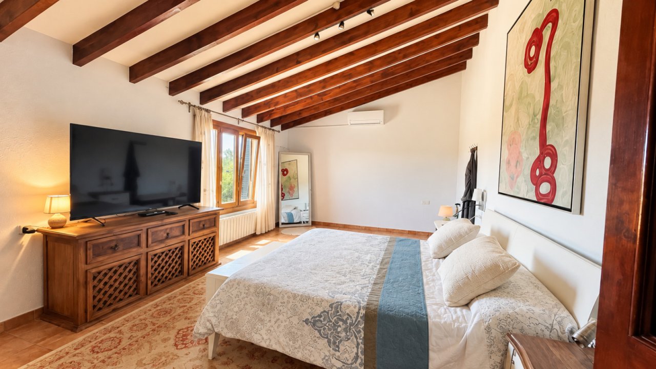 Cozy bedroom with well-thought-out layout and high-quality fixtures
