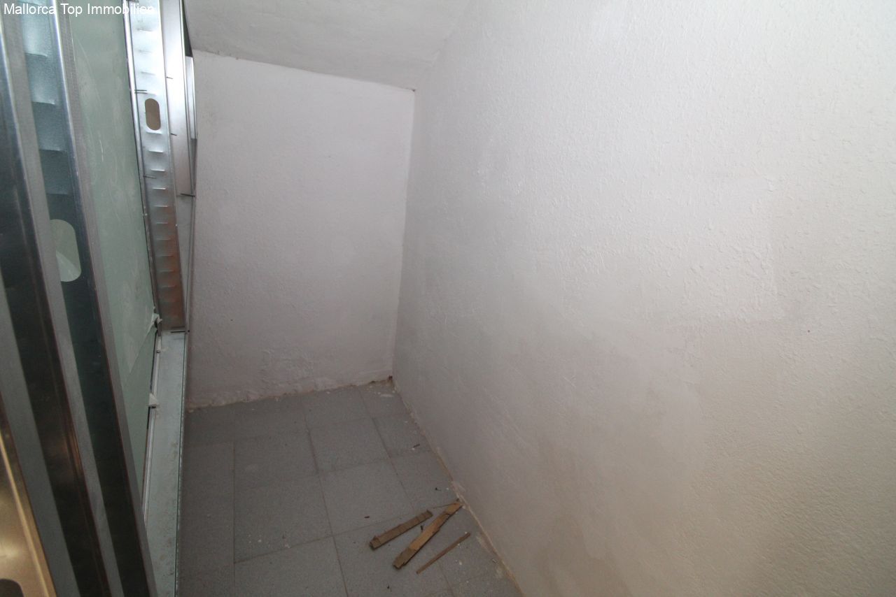 Shell with clear room layout – solid foundation for custom interior planning Shell with clear room layout – solid foundation for custom interior planning