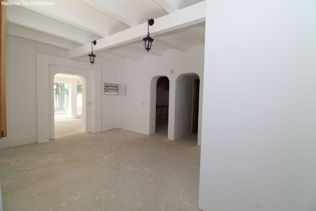 Open living area with distinctive archways – flexible space utilization and harmonious room connection Open living area with distinctive archways – flexible space utilization and harmonious room connection