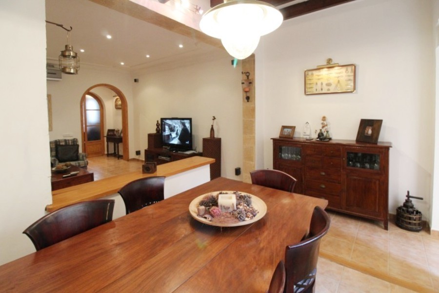 Llucmaior. Modernized townhouse for the small family  Llucmaior. Modernized townhouse for the small family