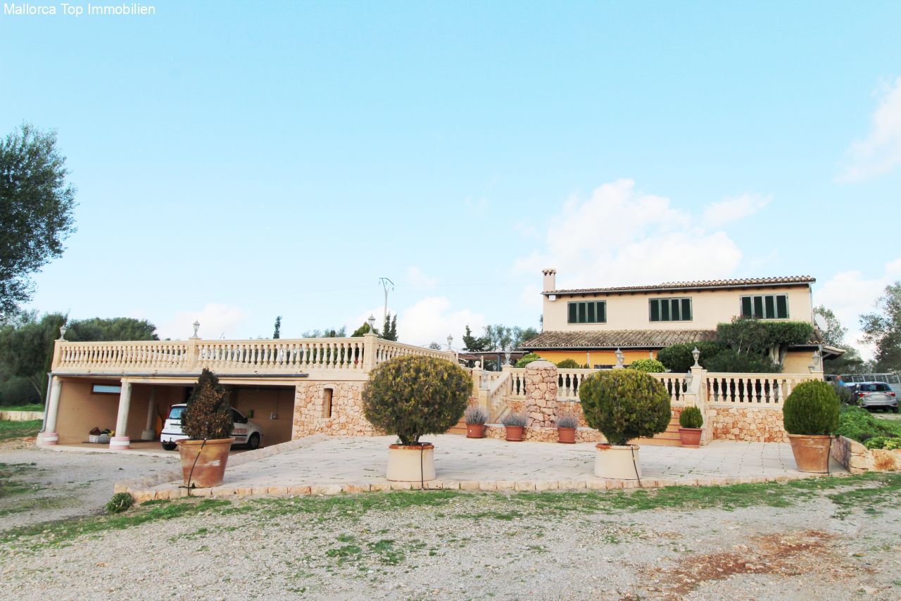 Finca with rental license
