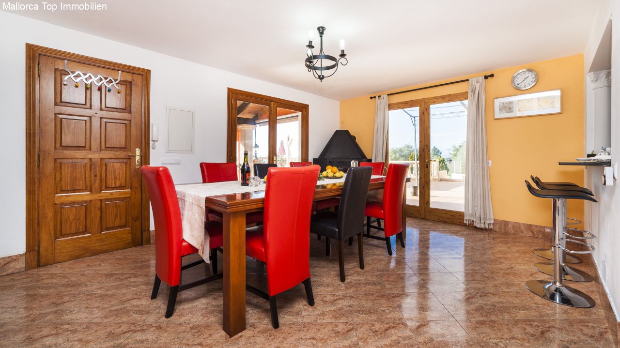 Elegant dining room with direct access to the terrace and open connection to the living area