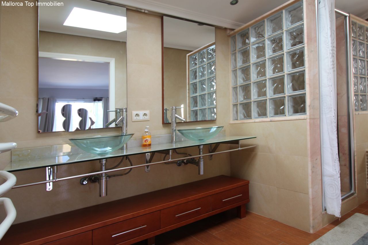 Bathroom en suite Bathroom en suite